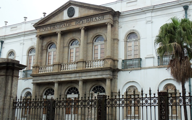 Университет Бразилии