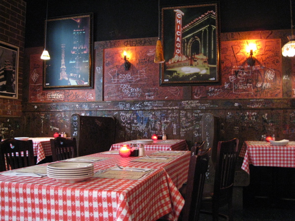 граффити в ресторане