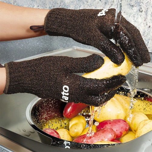 перчатки, очищающие картошку
