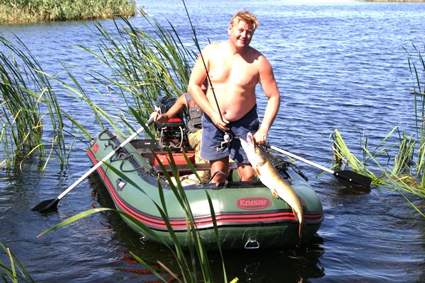 Пункт проката лодок в действии.