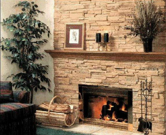 Присутствие искусственного камня дополняет интерьер