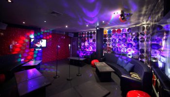 1438814155_kak-otkryt-karaoke-bar-2