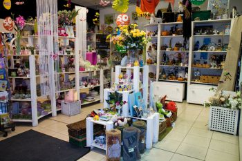 Правильно расставляем товар в магазине подарков