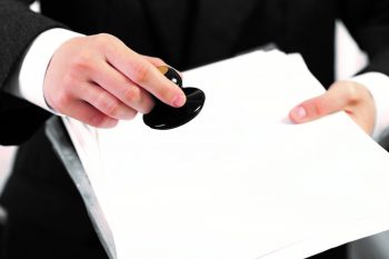 Наличие гербовой печати 