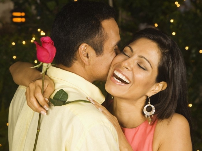 В клубе знакомств приемлемы только свободные люди В клубе знакомств приемлемы только свободные люди