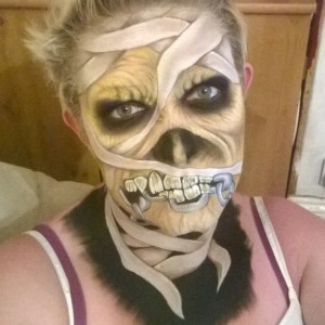 Пример макияжа для вечеринки в стиле Хеллоуин