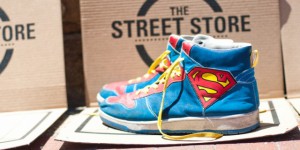 Уличный благотворительный магазин